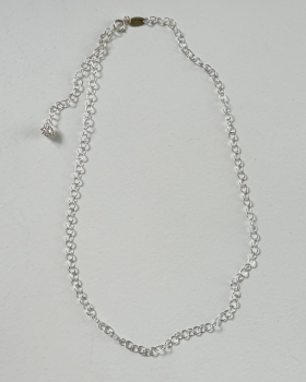 silmple necklace foto.jpg