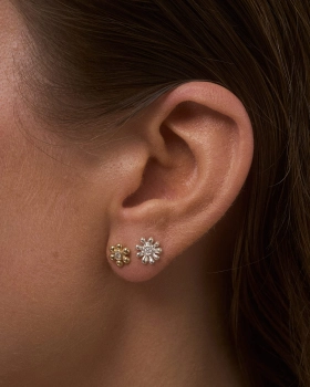Gerbera i Marguerite earrings.jpg